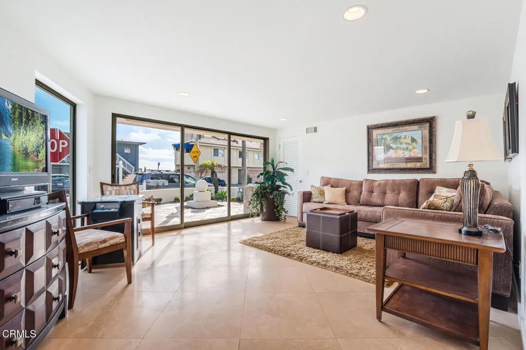 3300 Ocean Drive, Oxnard, California 93035 home-pic-20