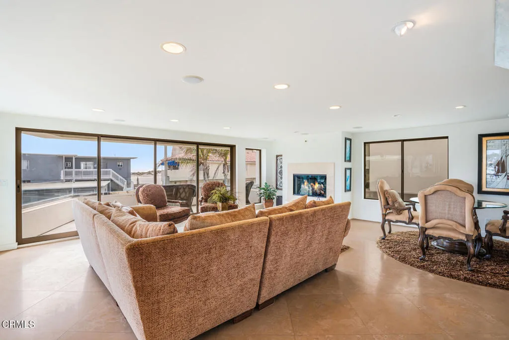 3300 Ocean Drive, Oxnard, California 93035 home-pic-6