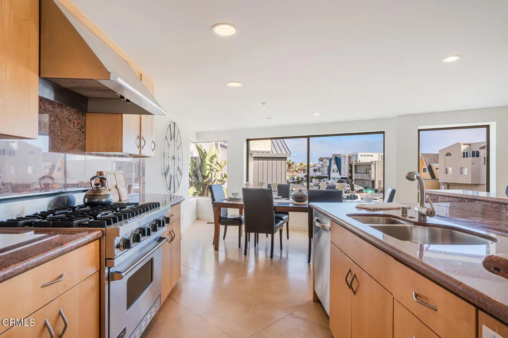 3300 Ocean Drive, Oxnard, California 93035 home-pic-12