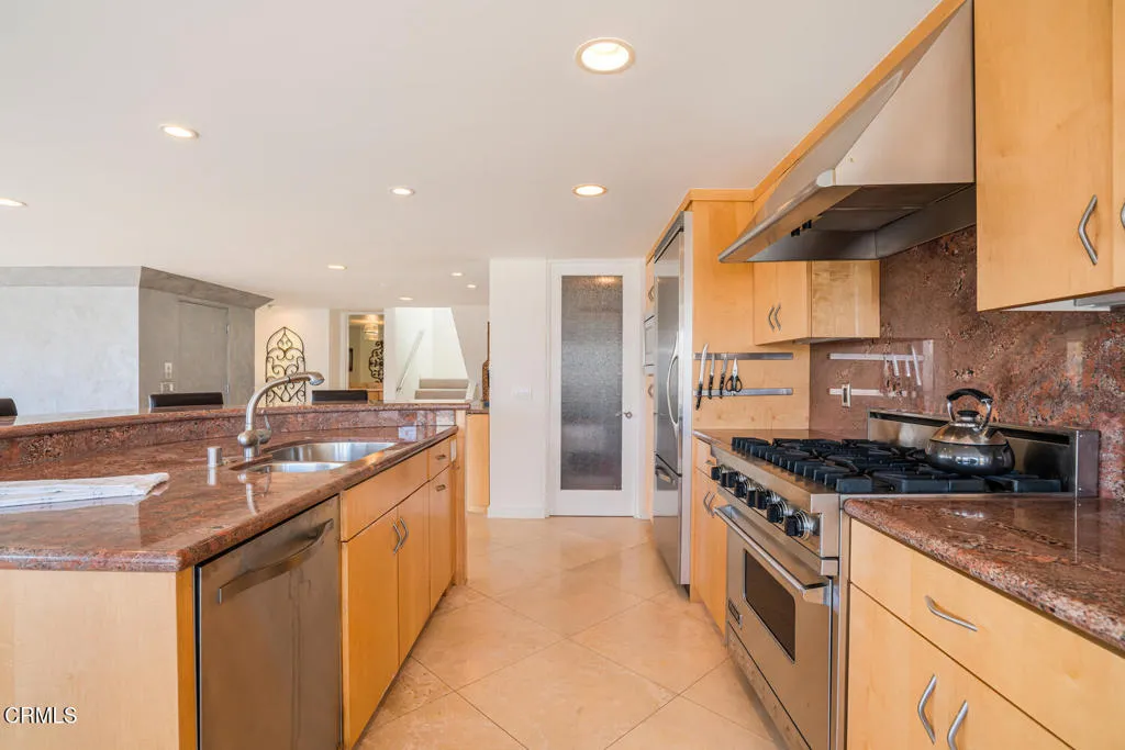 3300 Ocean Drive, Oxnard, California 93035 home-pic-15