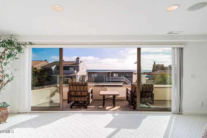 3300 Ocean Dr Oxnard CA 93035-large-035-