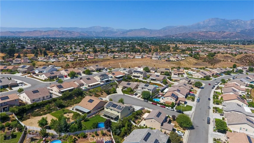 102 Mesa Court, Calimesa, California 92320