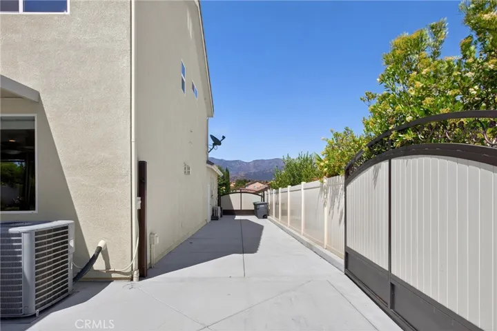 102 Mesa Court, Calimesa, California 92320