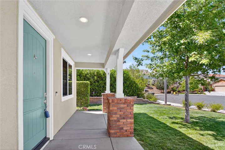 102 Mesa Court, Calimesa, California 92320