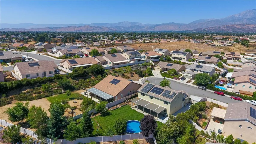 102 Mesa Court, Calimesa, California 92320