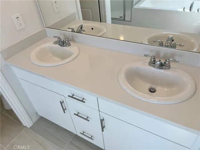 Master double vanity