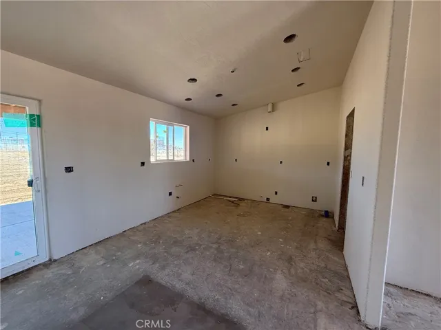 9570 Mescalero Road, Phelan, California 92371