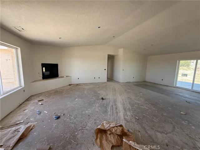 9570 Mescalero Road, Phelan, California 92371
