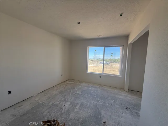 9570 Mescalero Road, Phelan, California 92371