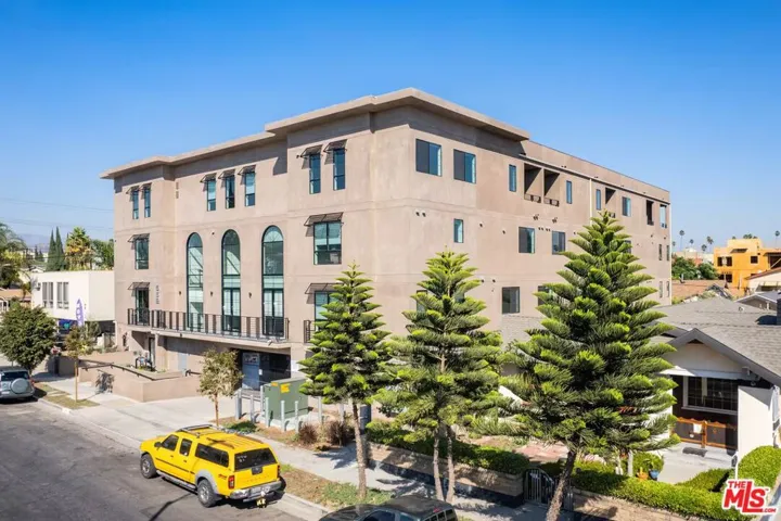 552 N Hobart Boulevard 208, Los Angeles, California 90004