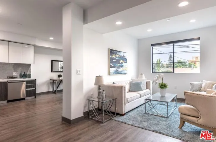 552 N Hobart Boulevard 208, Los Angeles, California 90004