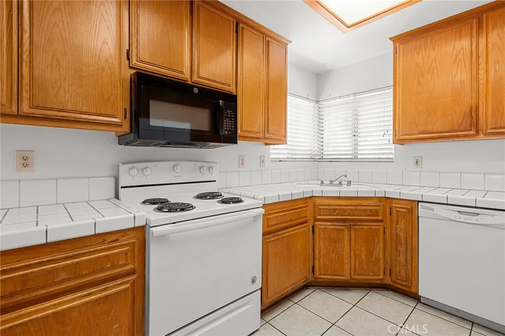 464 Camino Corto, San Jacinto, California 92582 home-pic-3