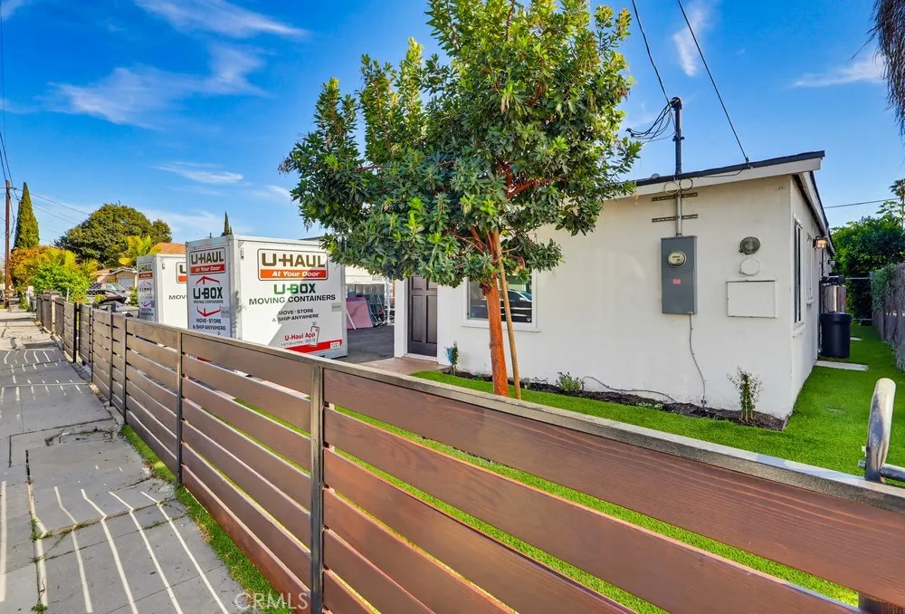 522 W Cherry Street, Compton, California 90222 home-pic-3