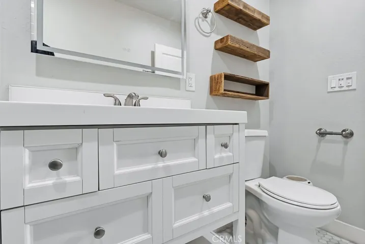 BACK UNIT BATHROOM