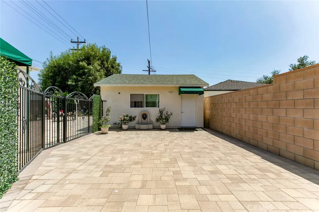 1748 Opechee Way, Glendale, California 91208, 2 Bedrooms Bedrooms, ,1 BathroomBathrooms,Residential Lease,For Rent,Opechee,GD25149946