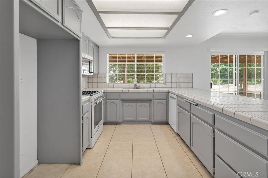 9191 White Road, Phelan, California 92371 home-pic-19