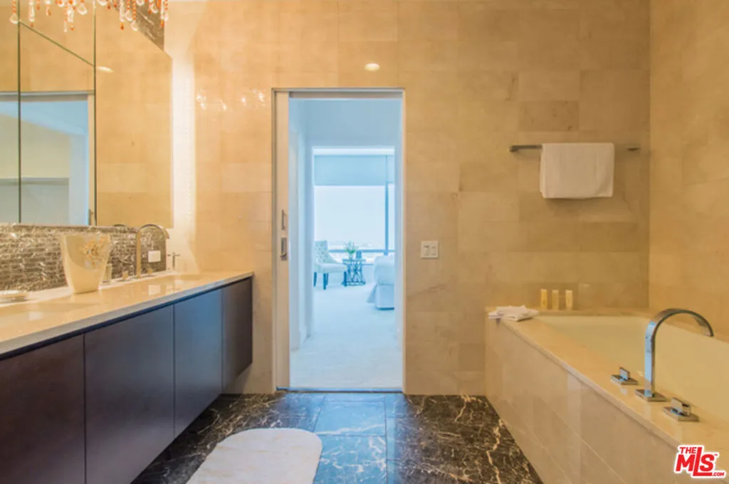 900 W Olympic Boulevard 39e, Los Angeles, California 90015 home-pic-2