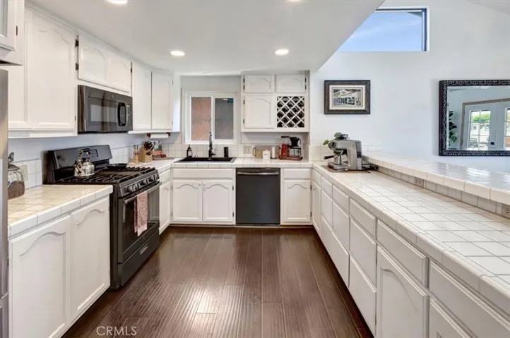 239 Nieto Avenue A, Long Beach, California 90803