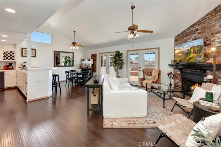239 Nieto Avenue A, Long Beach, California 90803