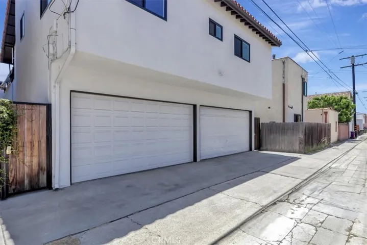 239 Nieto Avenue A, Long Beach, California 90803
