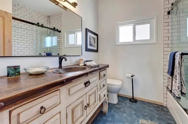 239 Nieto Avenue A, Long Beach, California 90803