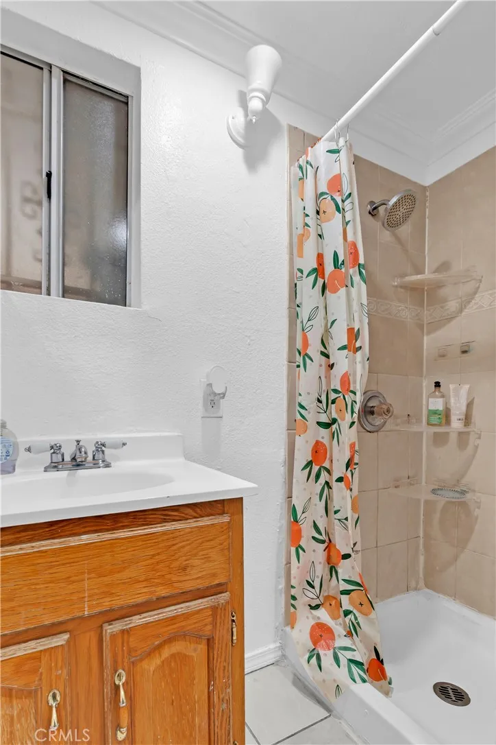 8810 Menlo Avenue, Los Angeles, California 90044 home-pic-13
