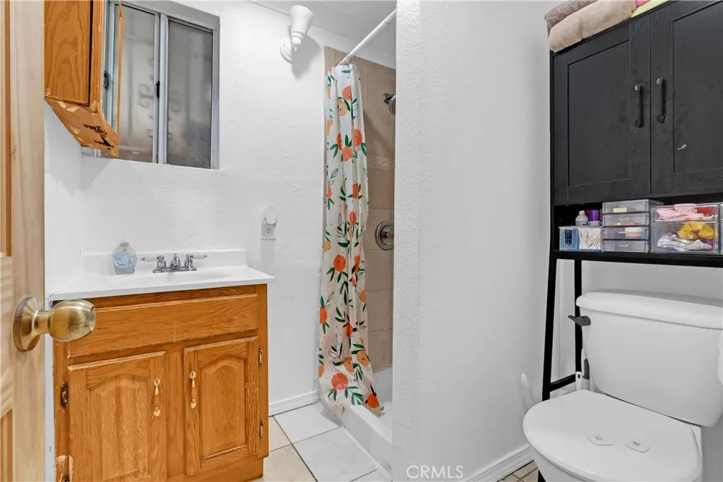 8810 Menlo Avenue, Los Angeles, California 90044 home-pic-12