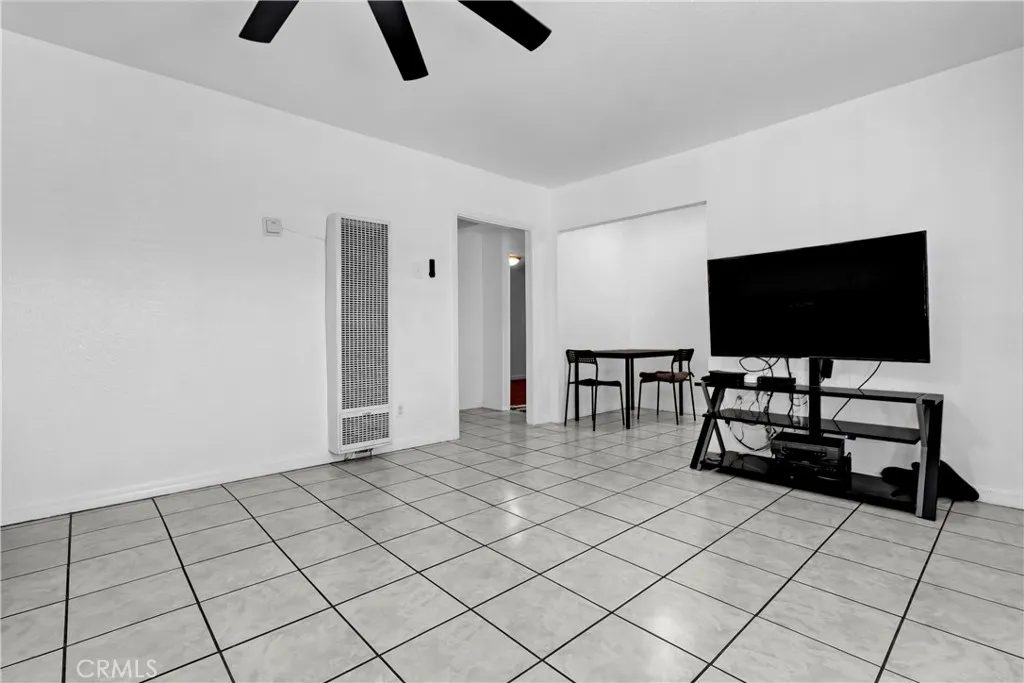 8810 Menlo Avenue, Los Angeles, California 90044 home-pic-6