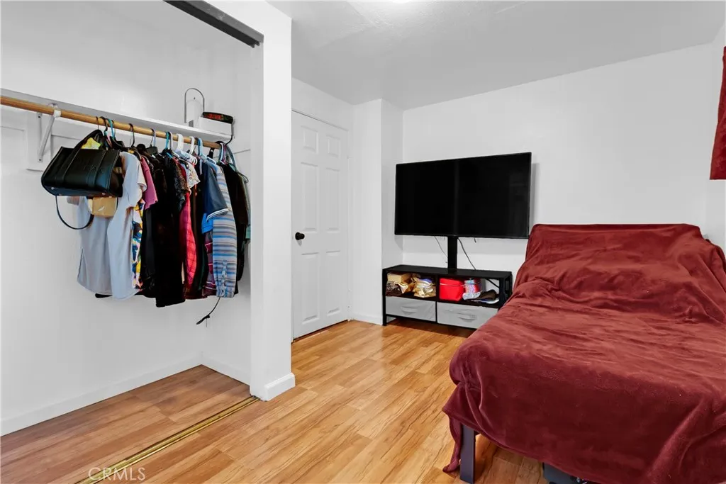 8810 Menlo Avenue, Los Angeles, California 90044 home-pic-11