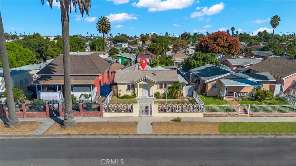 8810 Menlo Avenue, Los Angeles, California 90044 home-pic-3