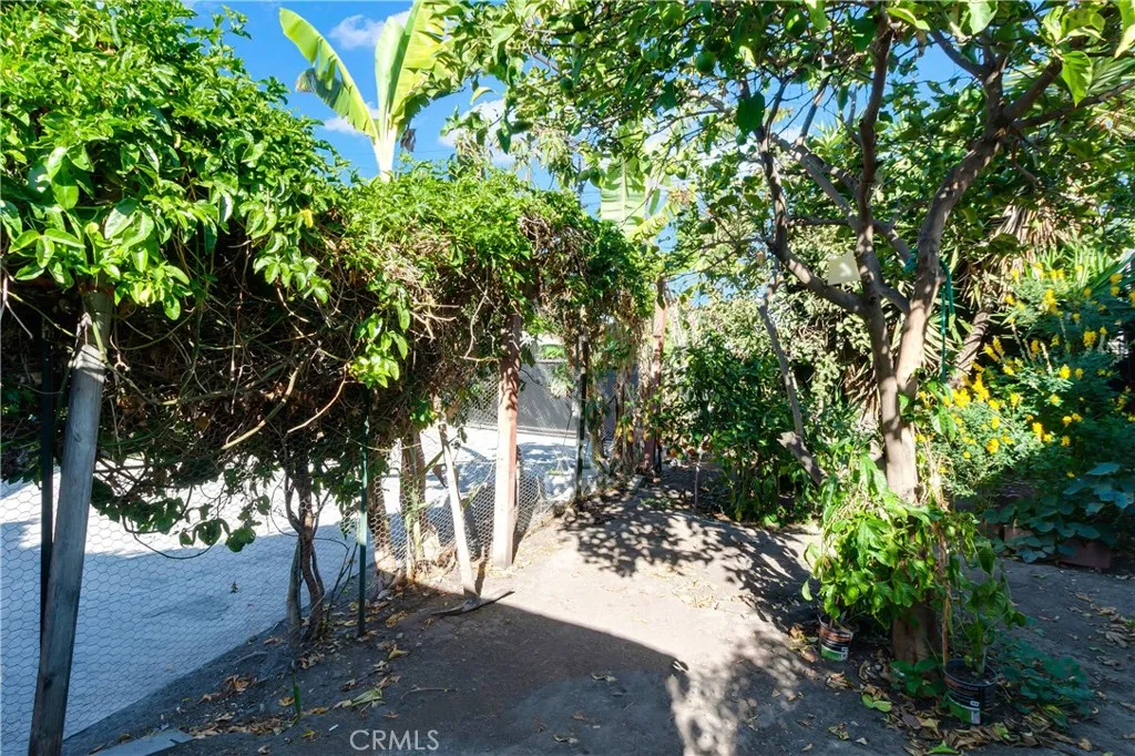 8810 Menlo Avenue, Los Angeles, California 90044 home-pic-23