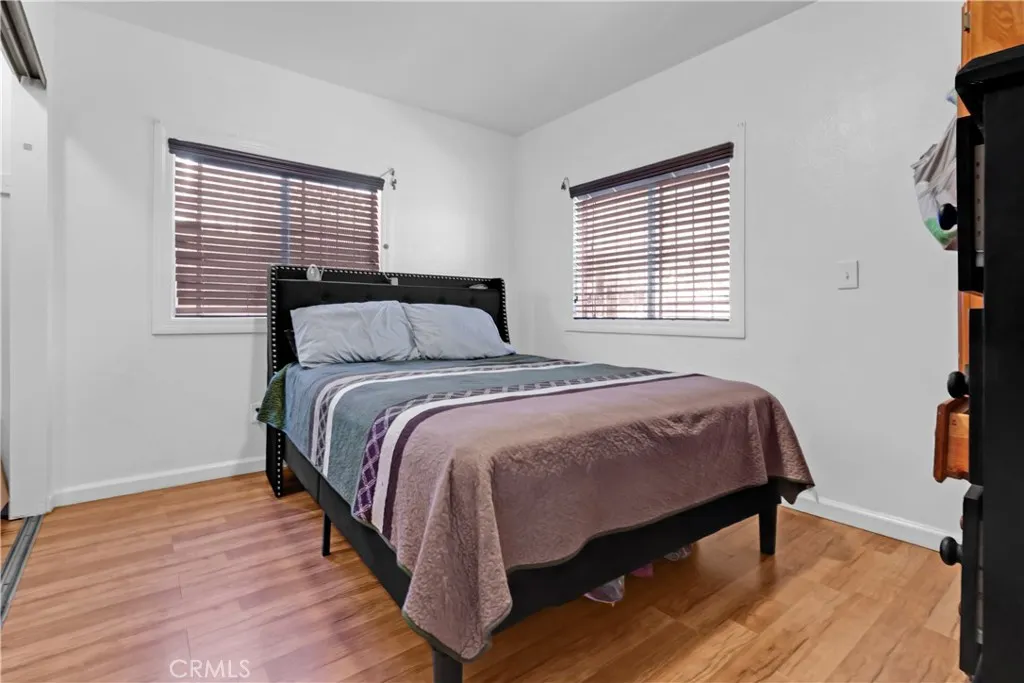 8810 Menlo Avenue, Los Angeles, California 90044 home-pic-9