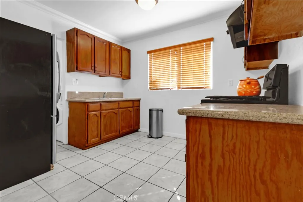 8810 Menlo Avenue, Los Angeles, California 90044 home-pic-15