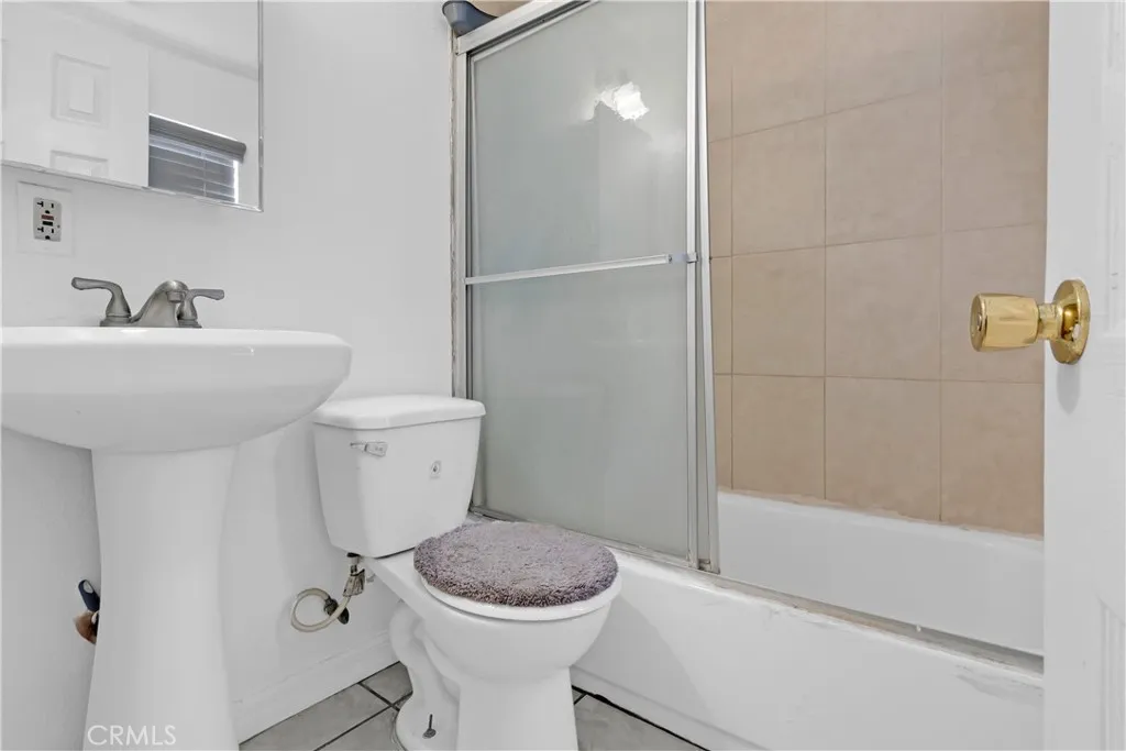 8810 Menlo Avenue, Los Angeles, California 90044 home-pic-18