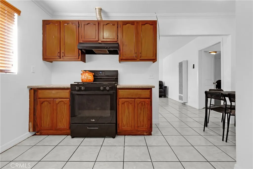 8810 Menlo Avenue, Los Angeles, California 90044 home-pic-16