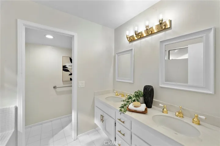 1061 Regis Way, Tustin, California 92780