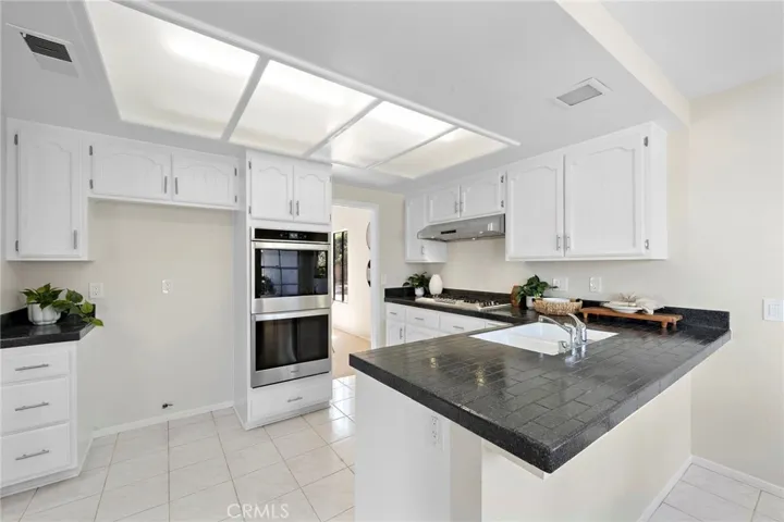 1061 Regis Way, Tustin, California 92780