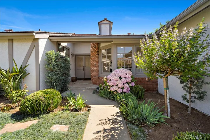 1061 Regis Way, Tustin, California 92780