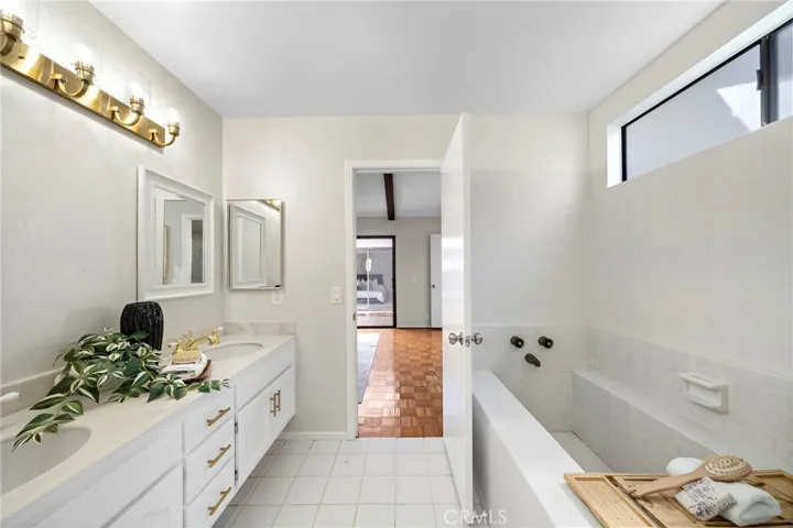 1061 Regis Way, Tustin, California 92780