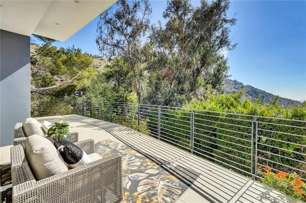 2341 Zorada Court, Los Angeles, California 90046 home-pic-8