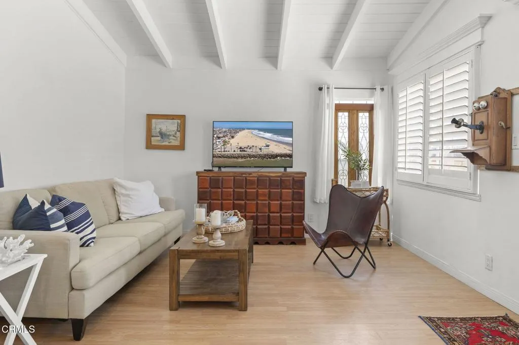 280 Rossmore Drive, Oxnard, California 93035 home-pic-4