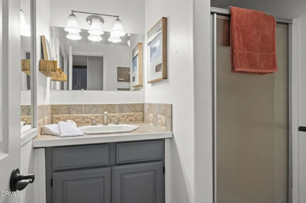 280 Rossmore Drive, Oxnard, California 93035 home-pic-43