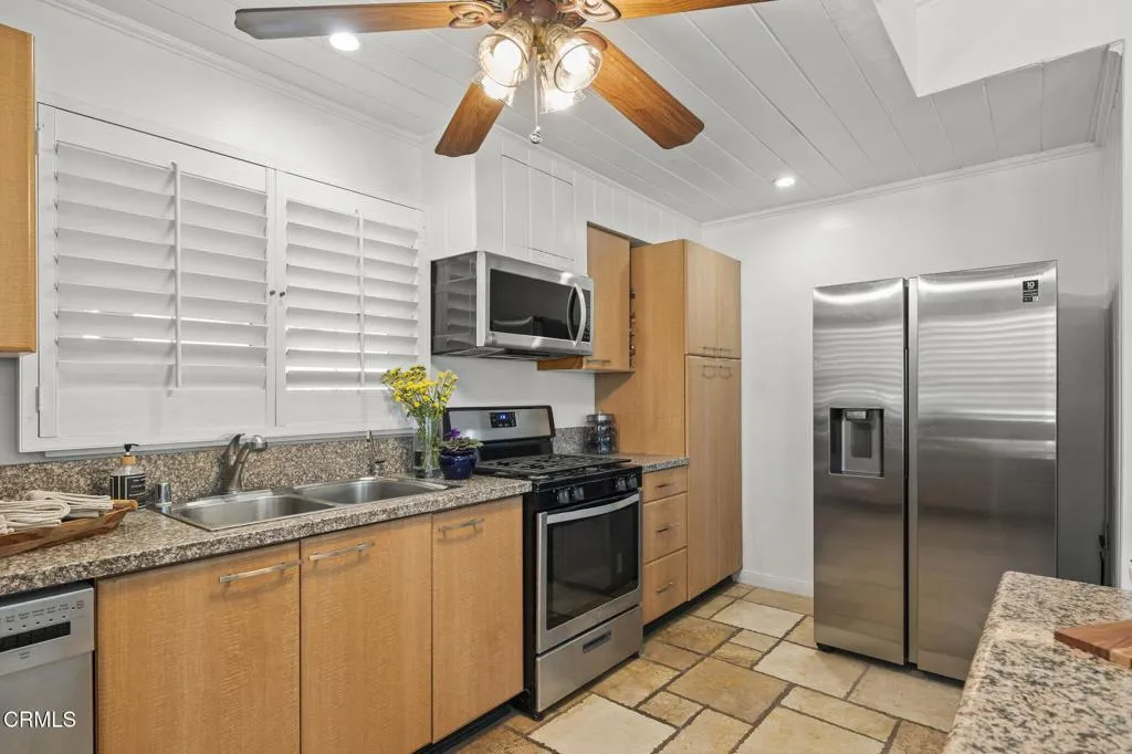 280 Rossmore Drive, Oxnard, California 93035 home-pic-14