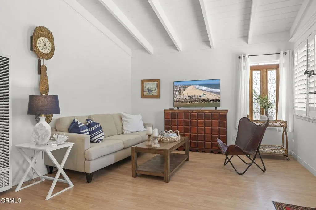 280 Rossmore Drive, Oxnard, California 93035 home-pic-3