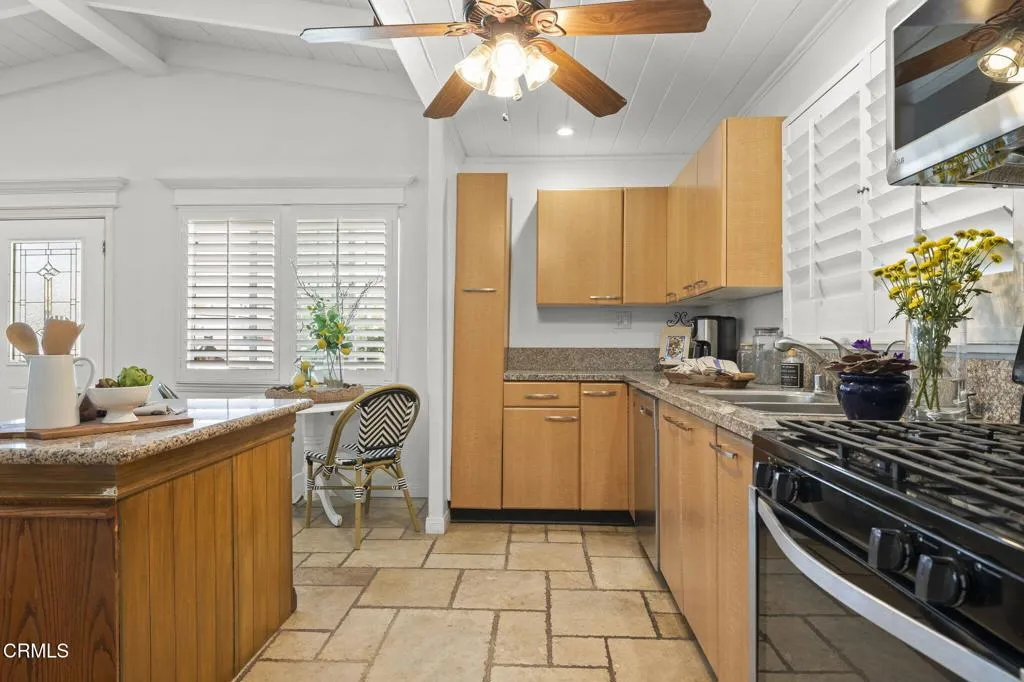 280 Rossmore Drive, Oxnard, California 93035 home-pic-12