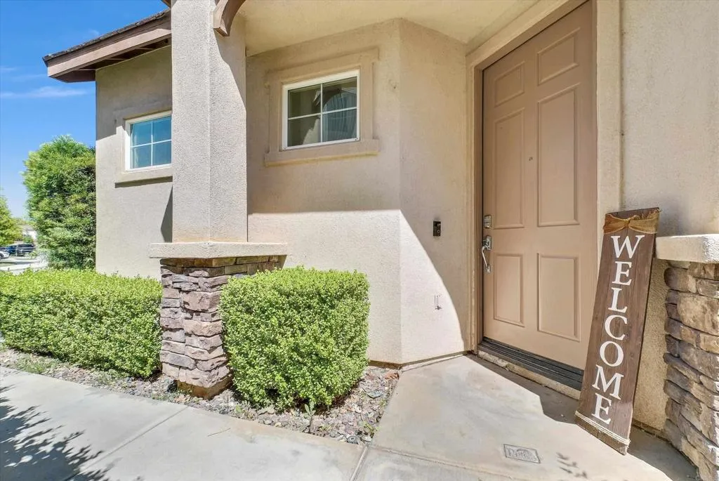 34233 Toyon Court, Lake Elsinore, California 92532 home-pic-2