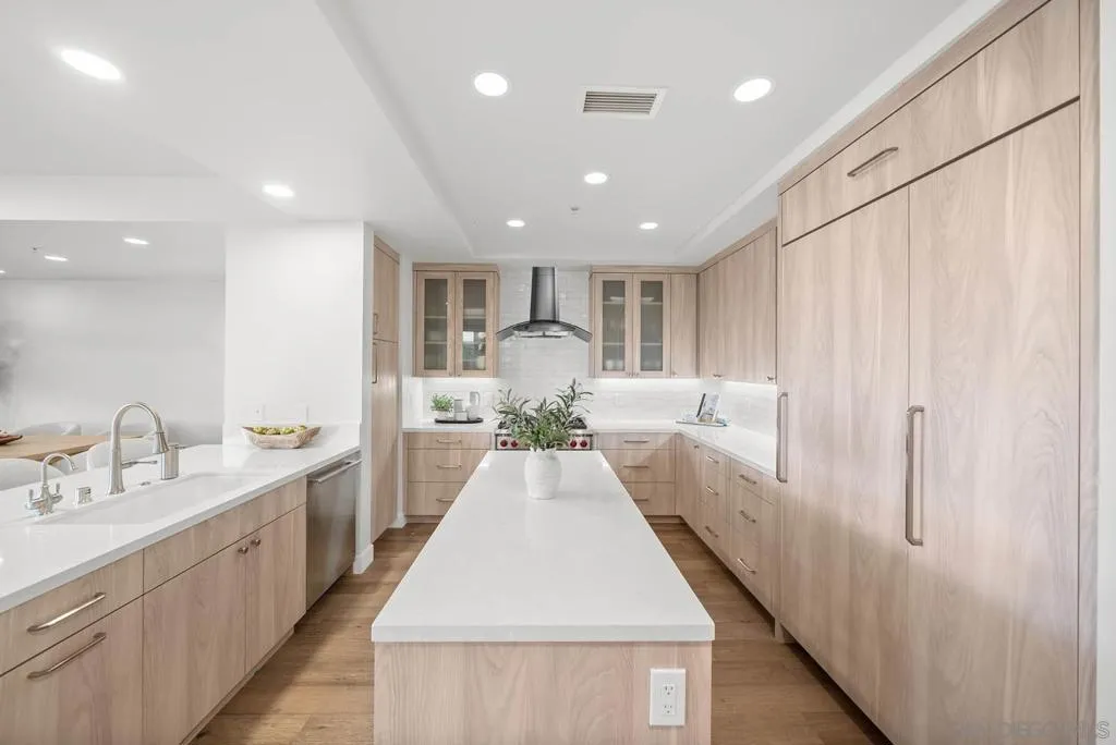 141 Orange Ave 202, Coronado, California 92118 home-pic-3