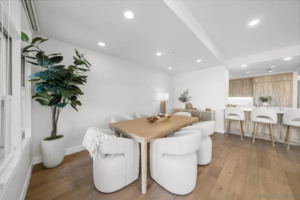 141 Orange Ave 202, Coronado, California 92118 home-pic-2