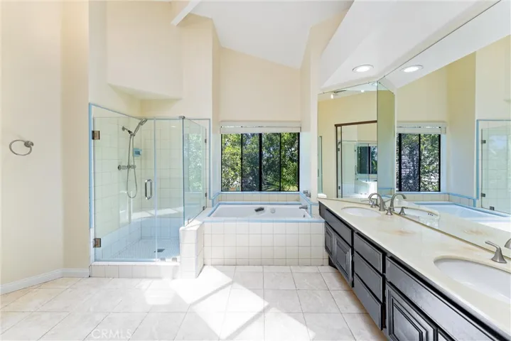 Master Bathroom - Alt View