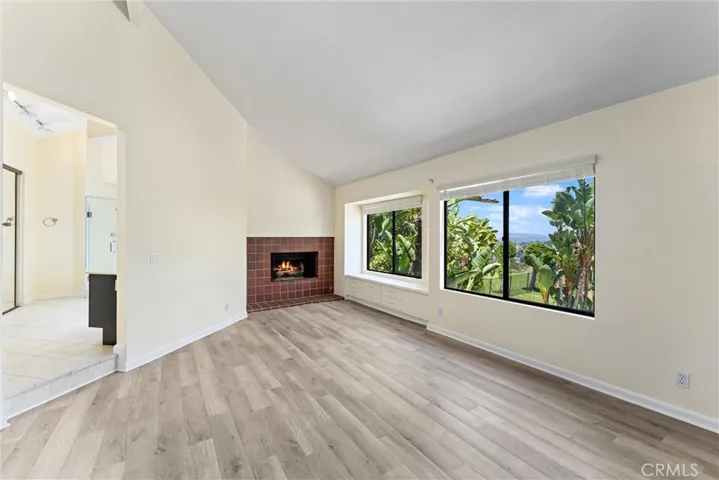 Master Bedroom (Upstairs)